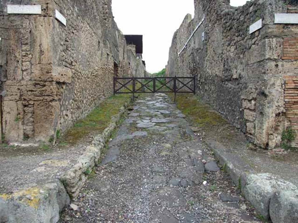 Via di Nola, north side, May 2010. Looking north to Vicolo dei Gladiatori, between V.4 and V.5.