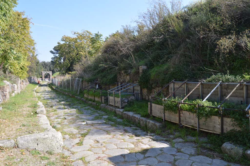 Via di Nola, south side, Pompeii. October 2017. Looking east along III.9, from unexcavated roadway, on right.
Foto Taylor Lauritsen, ERC Grant 681269 DÉCOR.
