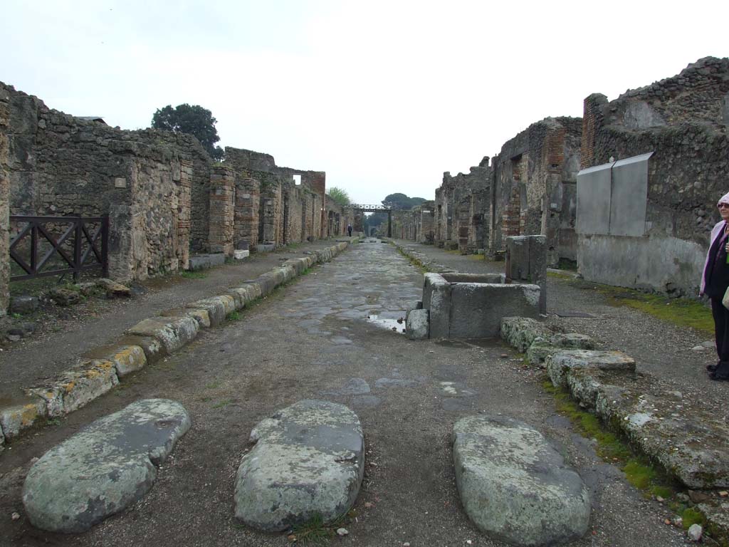 Via di Nola, May 2010. Looking east between V.3 and IX.8.