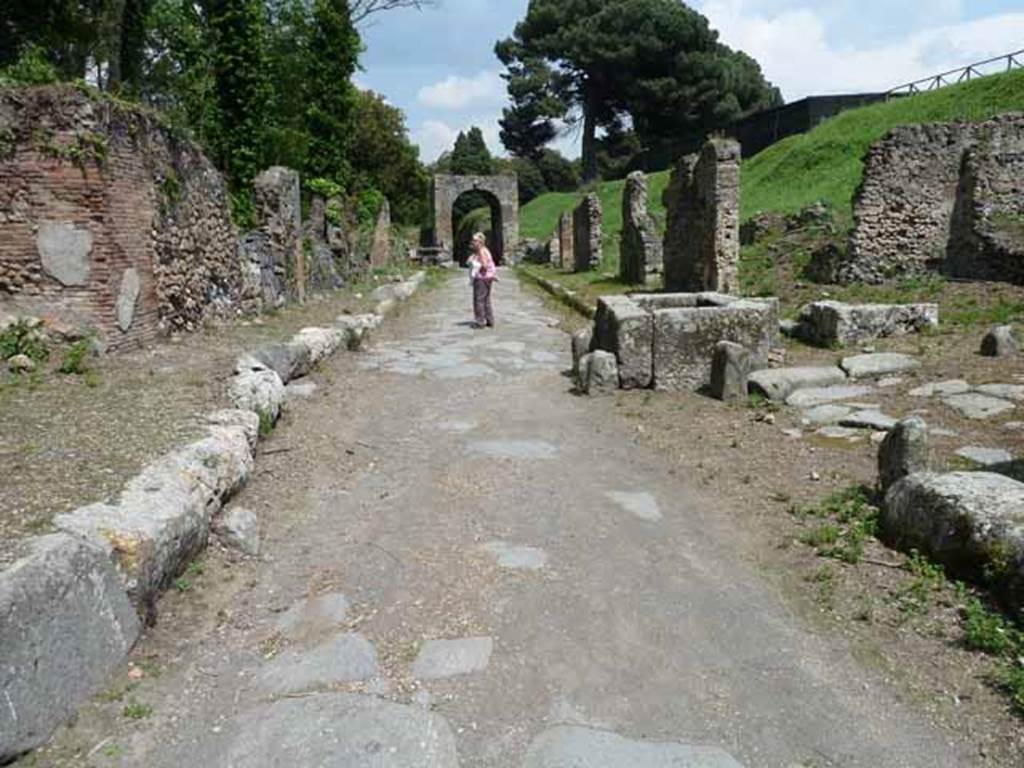 Via di Nola, May 2010.  Looking east between IV.5 and III.11, from crossroads with unexcavated unnamed vicoli.