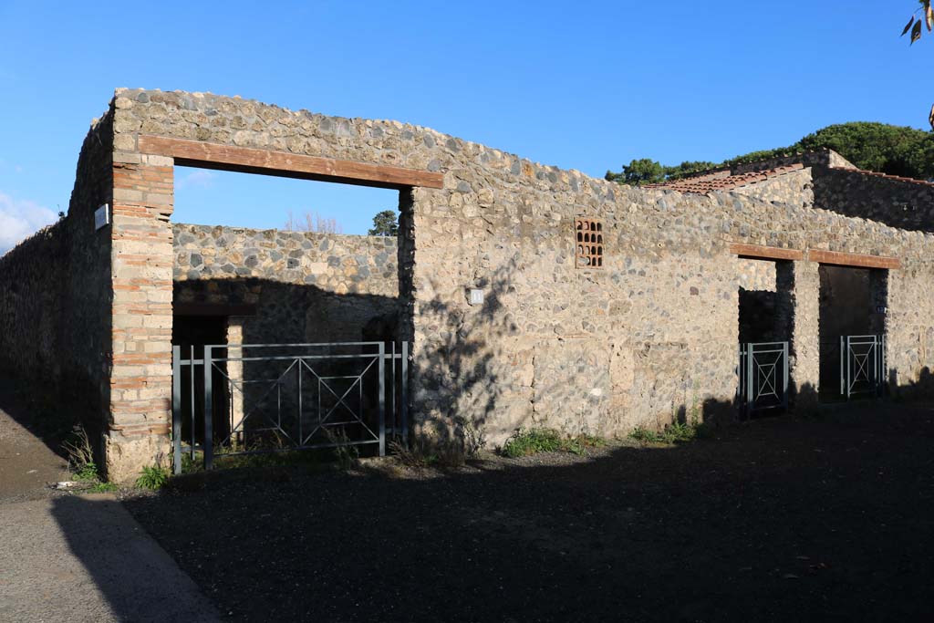 Vicolo dei Fuggiaschi, Pompeii, on left. December 2018. 
Looking north towards I.14.11 on corner of junction with Via della Palestra, lower centre and right. Photo courtesy of Aude Durand.
