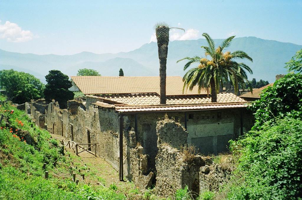 Vicolo dei Gladiatori. May 2010. Looking south along the west side. Photo courtesy of Rick Bauer.