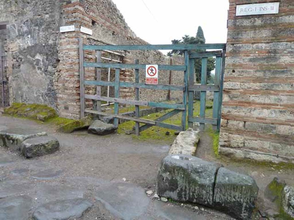 Vicolo del Citarista, May 2010. Looking south between I.10.9 and I.3.24, from Vicolo del Menandro.