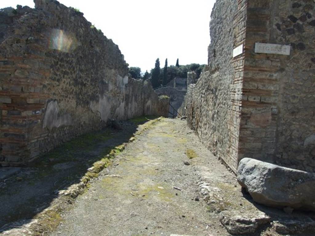 Vicolo del Citarista (on right). Unnamed vicolo between I.2 and I.3. Looking west from the junction. March 2009.