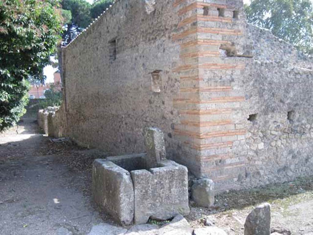 Vicolo del Citarista (on left) between I.25 (unexcavated) and I.5. September 2010. Looking south from Vicolo del Conciapelle towards city walls.  Photo courtesy of Drew Baker.
