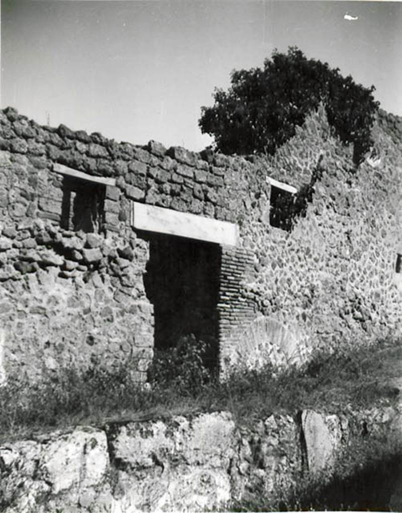 Vicolo del Conciapelle. 1935 photo taken by Tatiana Warscher. Looking towards doorway at 1.2.30, and faade on north side of vicolo.  
See Warscher T., 1936. Codex Topographicus Pompeianus: Regio I.2. (no. 63), Rome: DAIR, whose copyright it remains.
