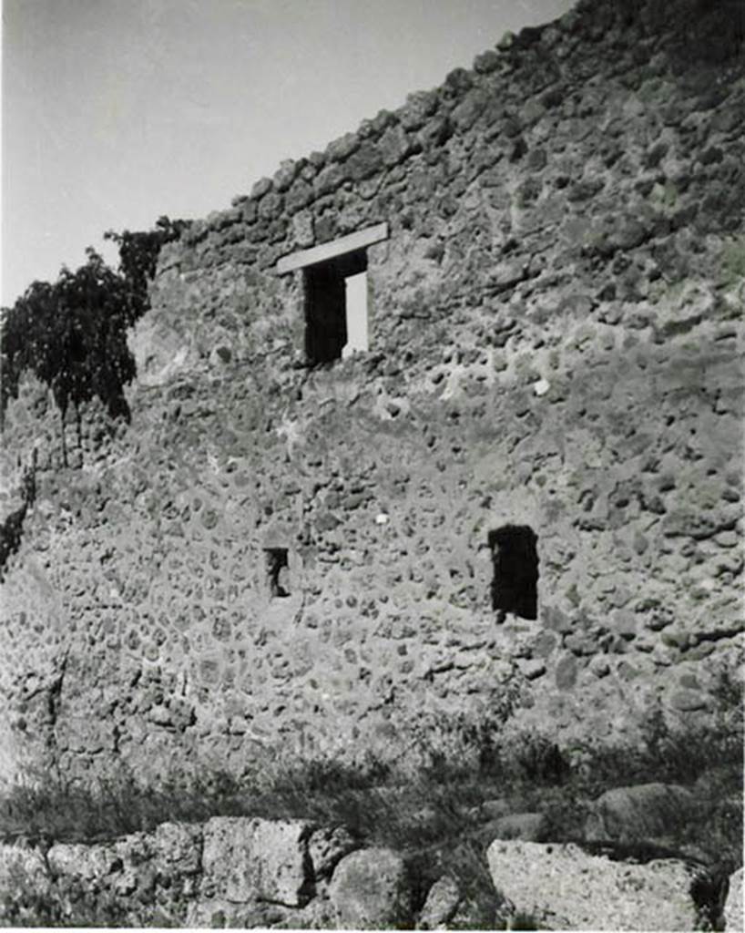 Vicolo del Conciapelle. 1935 photo taken by Tatiana Warscher. Looking towards wall of I.2.30, and faade on north side of vicolo.  
See Warscher T., 1936. Codex Topographicus Pompeianus: Regio I.2. (no. 64), Rome: DAIR, whose copyright it remains.
