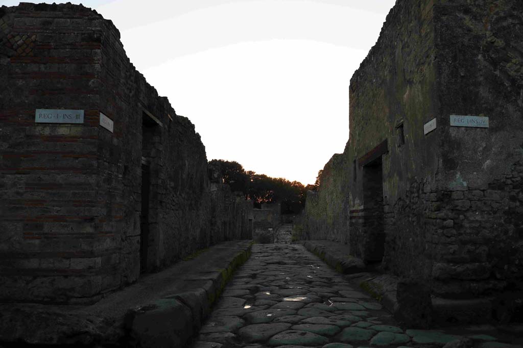 Vicolo del Menandro, December 2018. Looking west between I.3 and I.4, from junction with Vicolo del Citarista. Photo courtesy of Aude Durand.