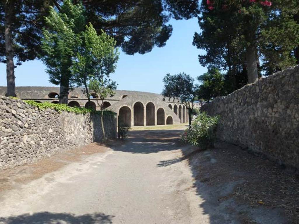 Vicolo del Anfiteatro, June 2012. Looking south towards Piazzale Anfiteatro. Photo courtesy of Michael Binns.