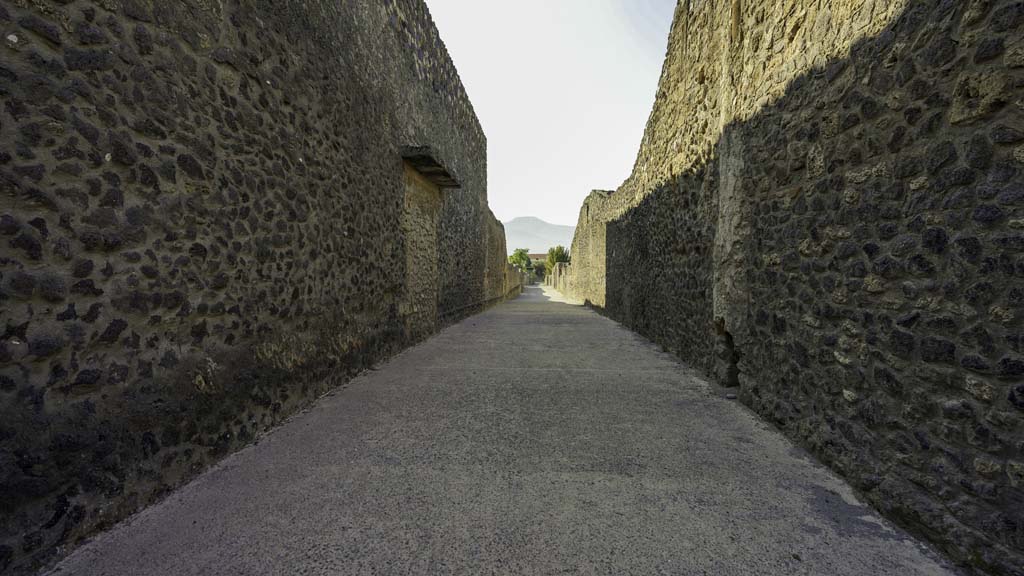 Vicolo della Nave Europa between I.15 and I.16. August 2021. Looking south. Photo courtesy of Robert Hanson.