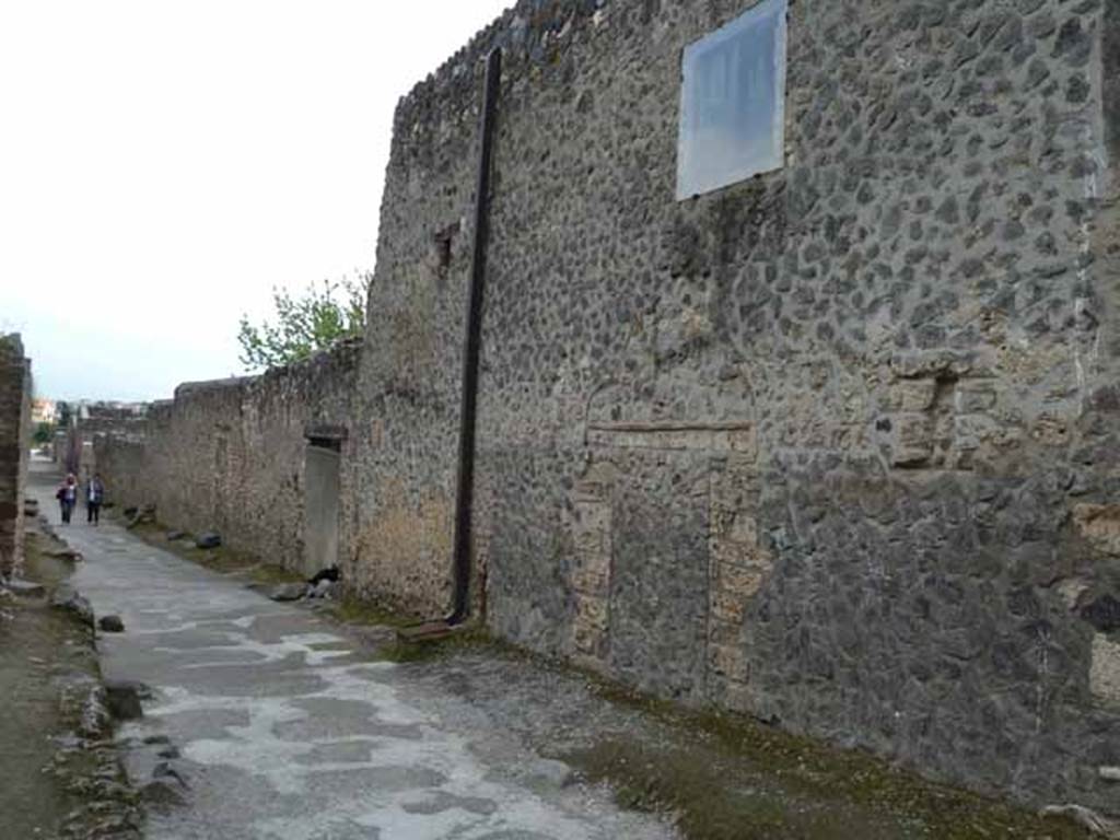 Vicolo della Nave Europa, west side, May 2010. Looking south between I.12 and I.11, from near I.11.9.