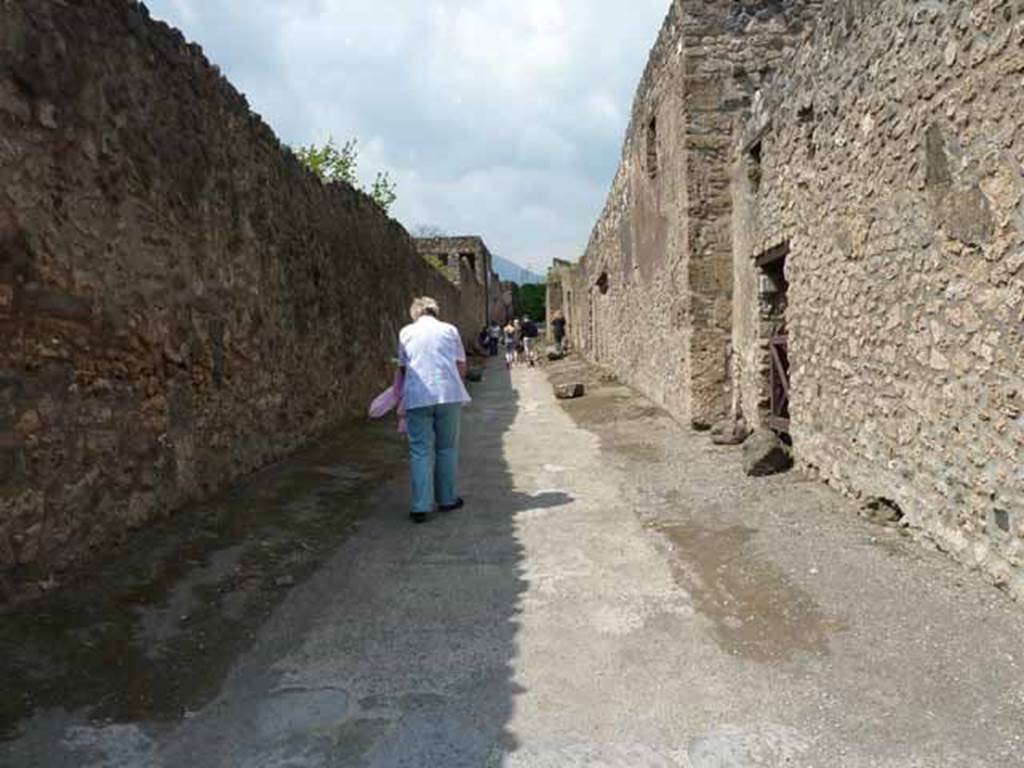 Vicolo della Nave Europa, May 2010. Looking north between I.11 and I.12.