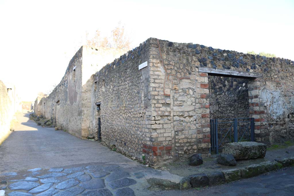 Vicolo della Nave Europa, east side, Pompeii. December 2018. 
Looking north from junction with Via di Castricio, with I.12.13 and side wall of I.12.12, on right. Photo courtesy of Aude Durand.
