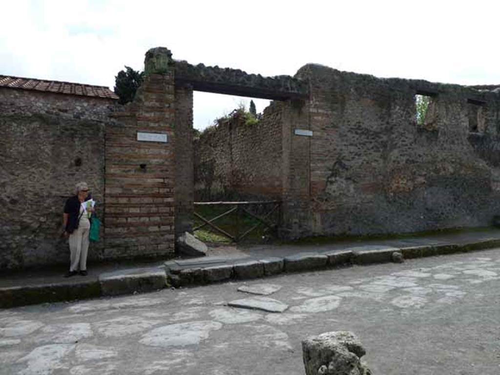 Via dellAbbondanza, south side. May 2010. Junction with Vicolo della Venere, between II.3 and II.2.