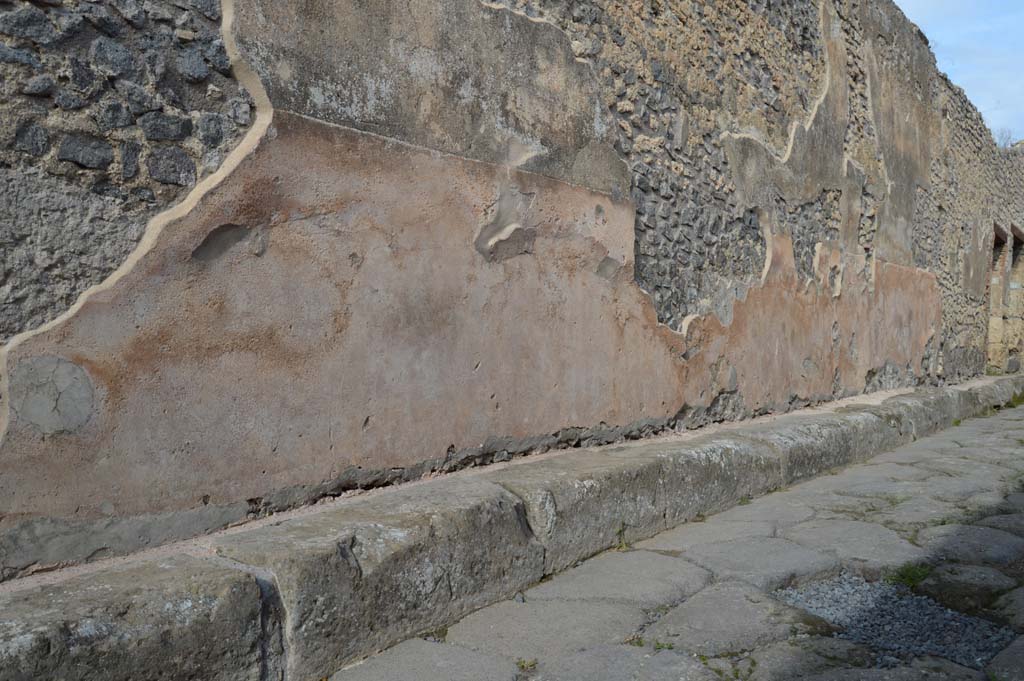 Vicolo di Balbo between IX.2 and IX.1. October 2018. North side, continuation of painted plaster towards doorways to IX.2.13/14, on right.
Foto Taylor Lauritsen, ERC Grant 681269 DÉCOR.

