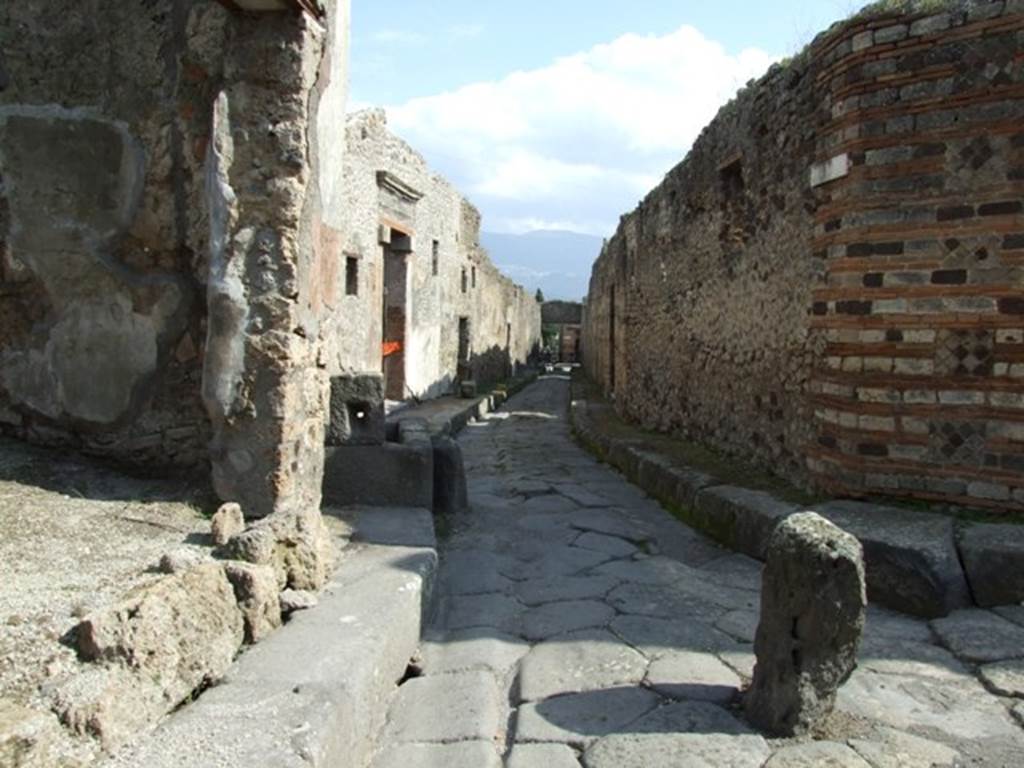 Vicolo di Tesmo. Looking south from junction with Vicolo di Balbo (on right). March 2009.