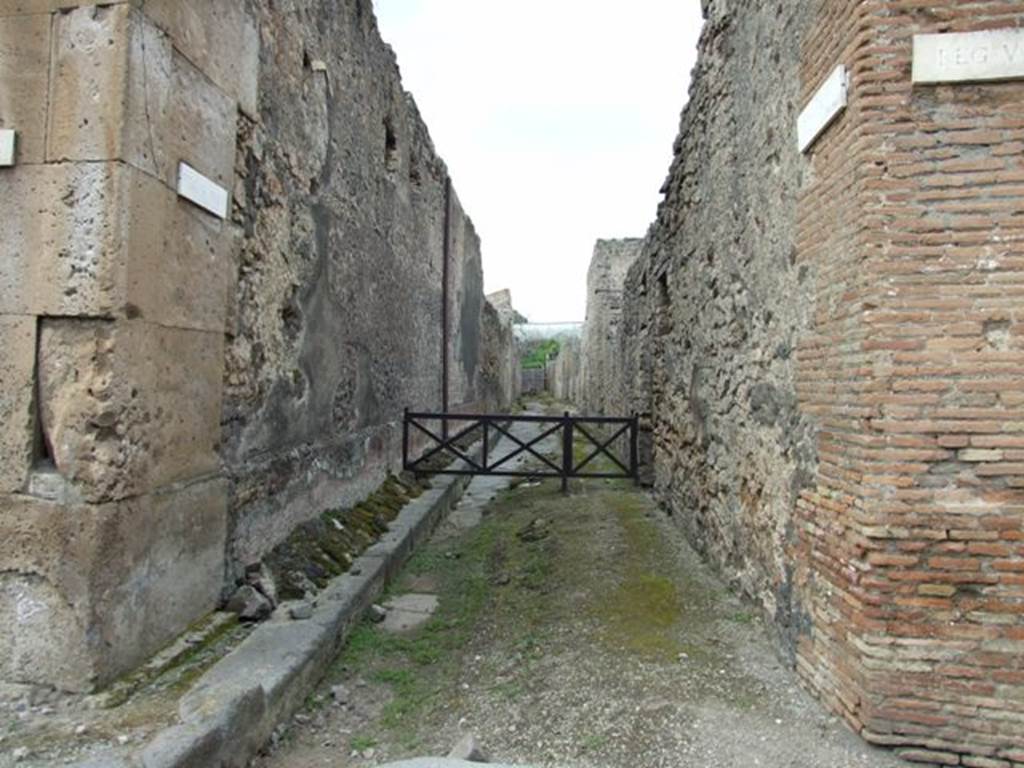 Vicolo di Cecilio Giocondo. Looking north. March 2009.