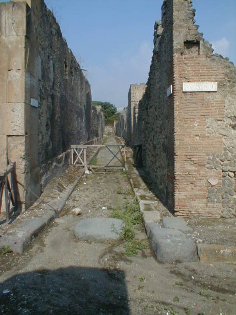 Vicolo di Cecilio Giocondo. Looking north. September 2004.