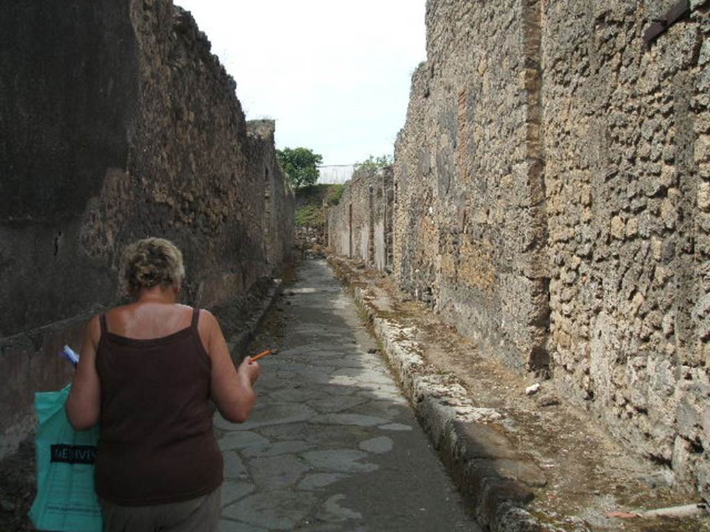 Vicolo di Cecilio Giocondo. Looking north. May 2005.