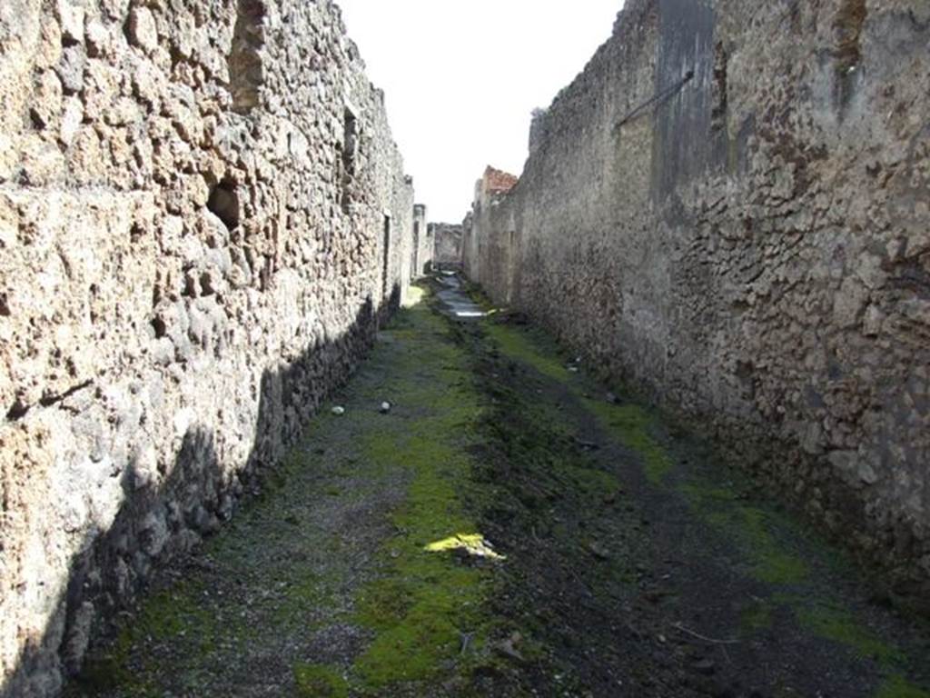 Vicolo di Cecilio Giocondo. Looking south from junction with Via delle Nozze dArgento. March 2009.
