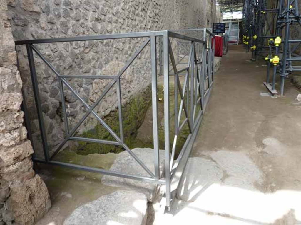 Vicolo di Giulio Polibio, Pompeii. May 2010. Exterior wall of IX.12.