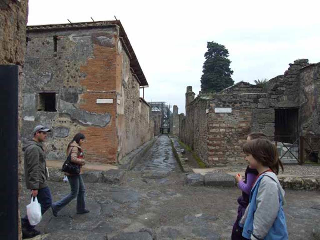 Vicolo di Mercurio, May 2010. Looking east, across junction with Via di Mercurio, to Vicolo di Mercurio between VI.9 and VI.10.