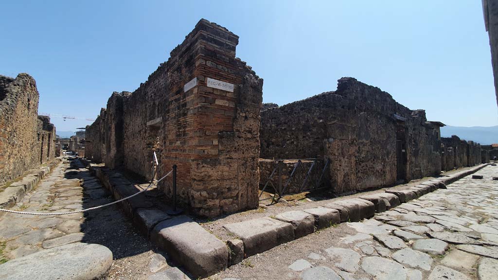 Vicolo di Mercurio, on left, Pompeii. July 2021. 
Looking east from junction with Vicolo dei Vettii, on right, with VI.14.36, in centre.
Foto Annette Haug, ERC Grant 681269 DÉCOR.
