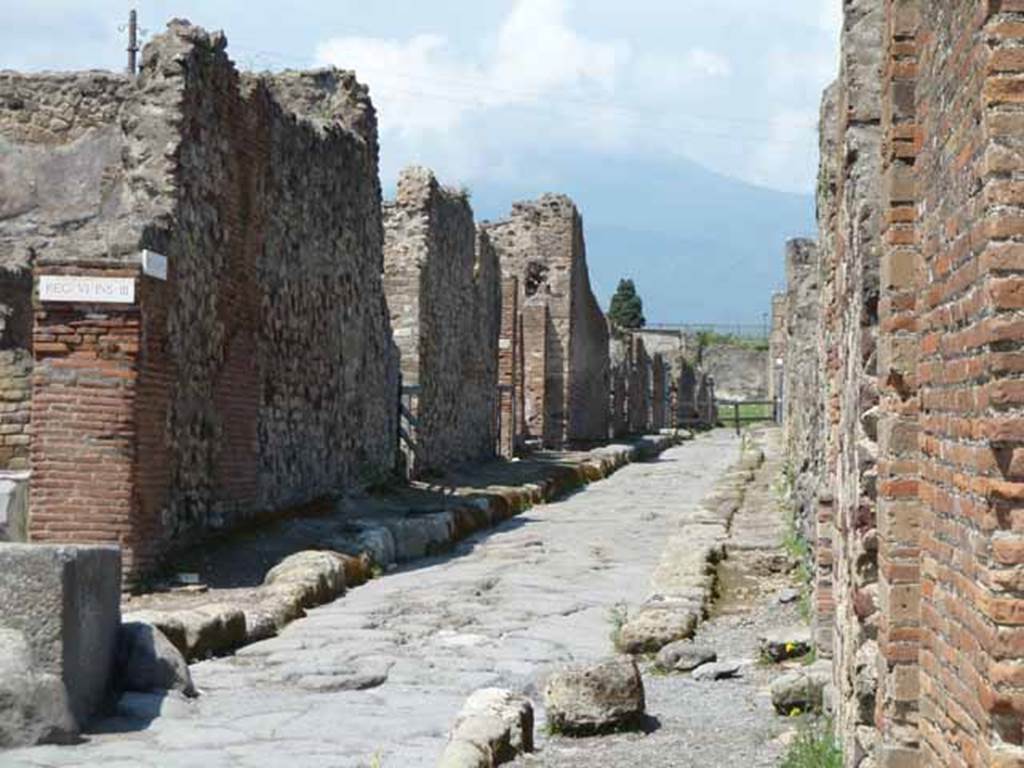 Vicolo di Modesto. May 2010. Looking north from junction with Via Consolare.