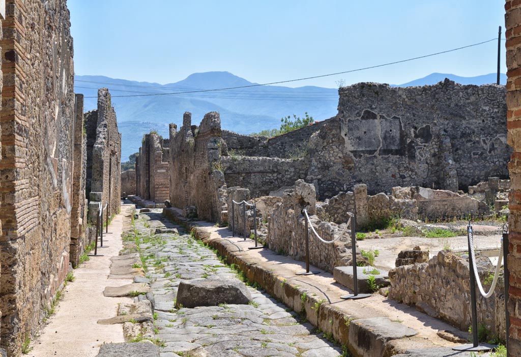 Vicolo di Tesmo between IX.6 and IX.3. April 2018. Looking south from junction with unnamed vicolo.
Note the excavation which has taken place, on the right. This would be IX.3.21 and 22.
Photo courtesy of Ian Lycett-King. Use is subject to Creative Commons Attribution-NonCommercial License v.4 International.
