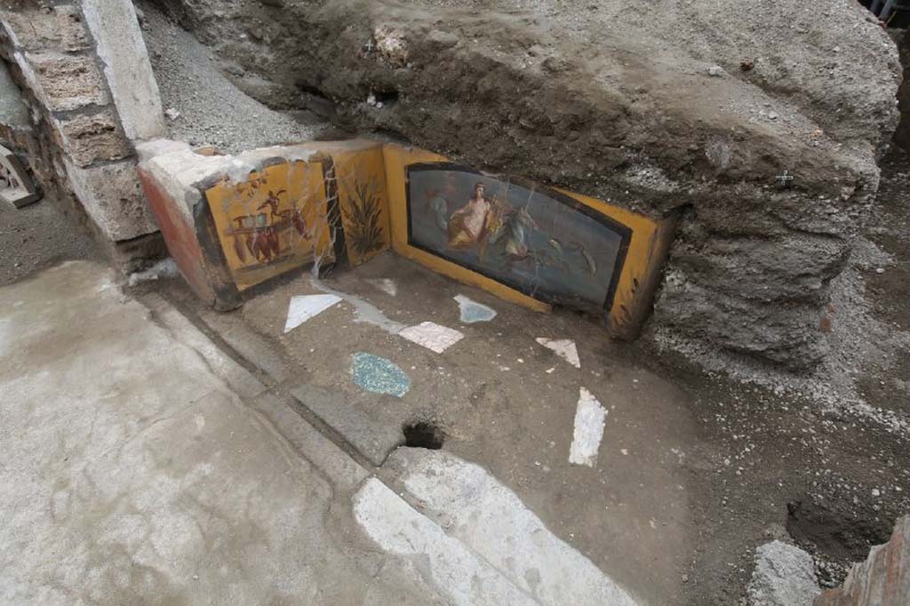 V.3 Pompeii. March 2019. The richly decorated Thermopolium in the open space which acts as a crossroads between Vicolo delle Nozze d’Argento and Vicolo dei Balconi. 
On one side, the decorations on the counter depict the beautiful figure of a Nereid on horseback in a marine environment.
On the other is most probably the illustration of the business conducted in the shop, almost as if it were a shop sign. 

V.3 Pompei. Marzo 2019. Termopolio all'incrocio tra il Vicolo delle Nozze d'Argento e il Vicolo dei Balconi.
Le decorazioni del bancone raffigurano su un lato, una bella figura di Nereide su cavallo in ambiente marina e dall'altro l'illustrazione, molto probabilmente, dell'attività stessa che si svolgeva nella bottega, quasi come un'insegna commerciale. 

Photograph © of Parco Archeologico di Pompei.
