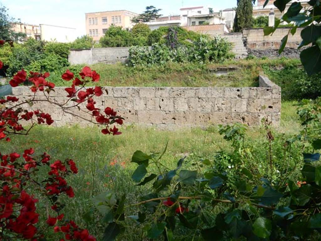 Santuario extraurbano del Fondo Iozzino. May 2018. Outer wall south and east sides.
Photo courtesy of Buzz Ferebee.
