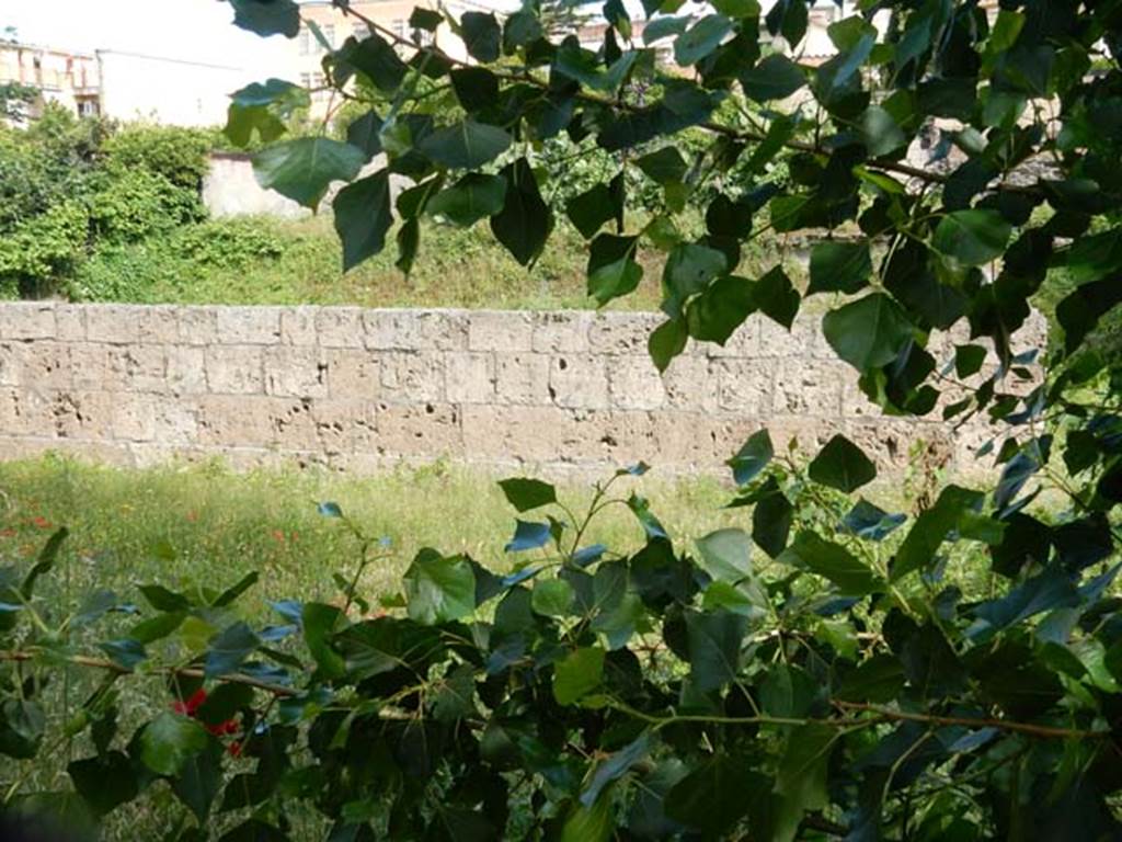 Santuario extraurbano del Fondo Iozzino. May 2018. South outer wall.
Photo courtesy of Buzz Ferebee.
