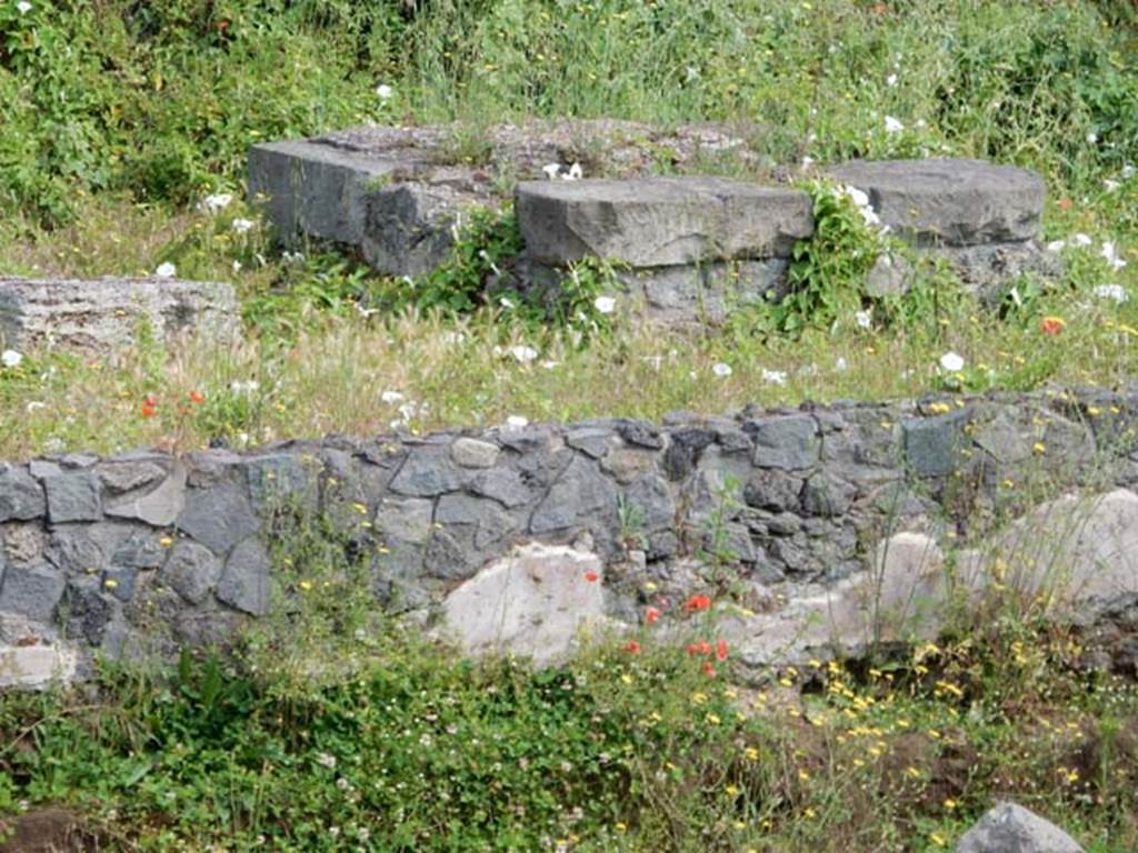 Santuario extraurbano del Fondo Iozzino. May 2018. East temple podium.
Photo courtesy of Buzz Ferebee.
