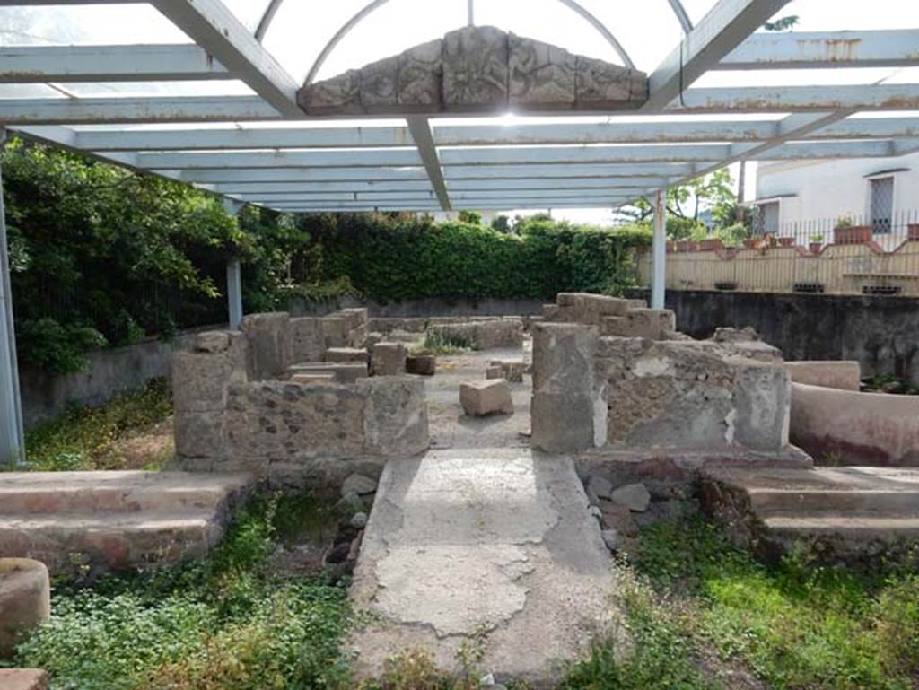 Tempio dionisiaco in località Sant’Abbondio di Pompei. May 2018. Looking east up ramp C into temple.
Photo courtesy of Buzz Ferebee.
