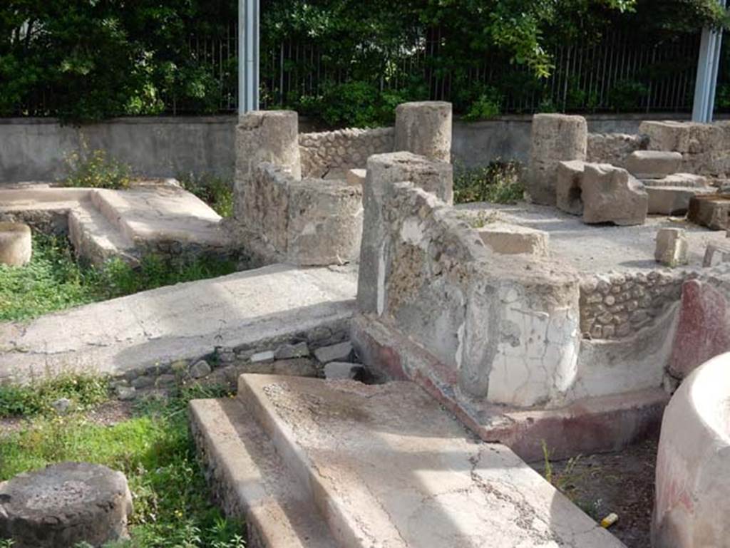 Tempio dionisiaco in località Sant’Abbondio di Pompei. May 2018. Temple entrance at top of ramp.
Photo courtesy of Buzz Ferebee.
