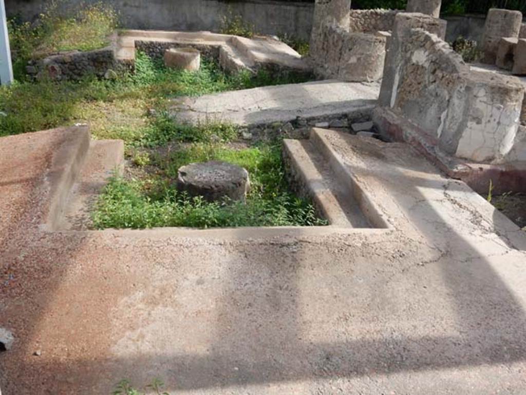 Tempio dionisiaco in località Sant’Abbondio di Pompei. May 2018. Looking north across south triclinium B and ramp C to north triclinium B.
Photo courtesy of Buzz Ferebee.
