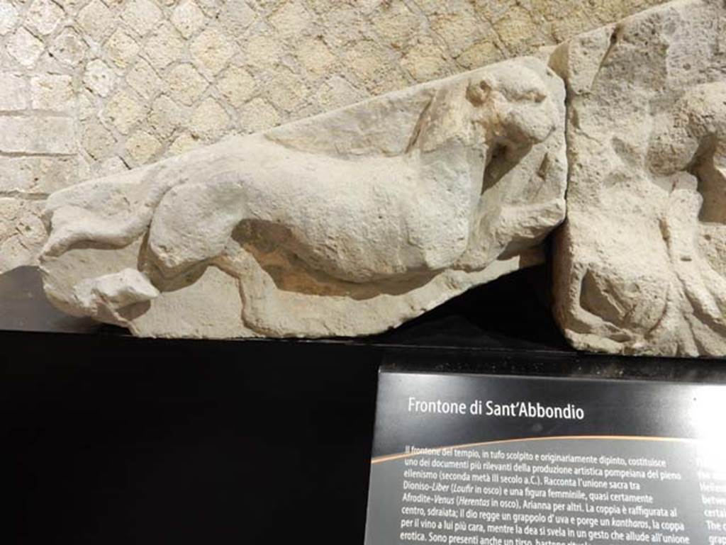 Tempio dionisiaco in località Sant’Abbondio di Pompei. May 2018. Panther on pediment in Antiquarium.
Photo courtesy of Buzz Ferebee.

