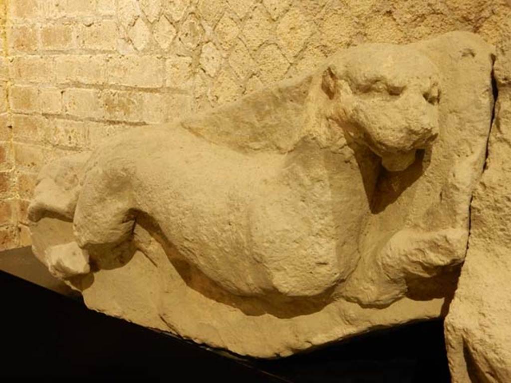 Tempio dionisiaco in località Sant’Abbondio di Pompei. May 2018 in Antiquarium. Panther at end of pediment.
Photo courtesy of Buzz Ferebee.

