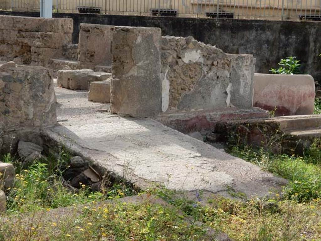 Tempio dionisiaco in località Sant’Abbondio di Pompei. May 2018. South-west corner of temple.
Photo courtesy of Buzz Ferebee.
