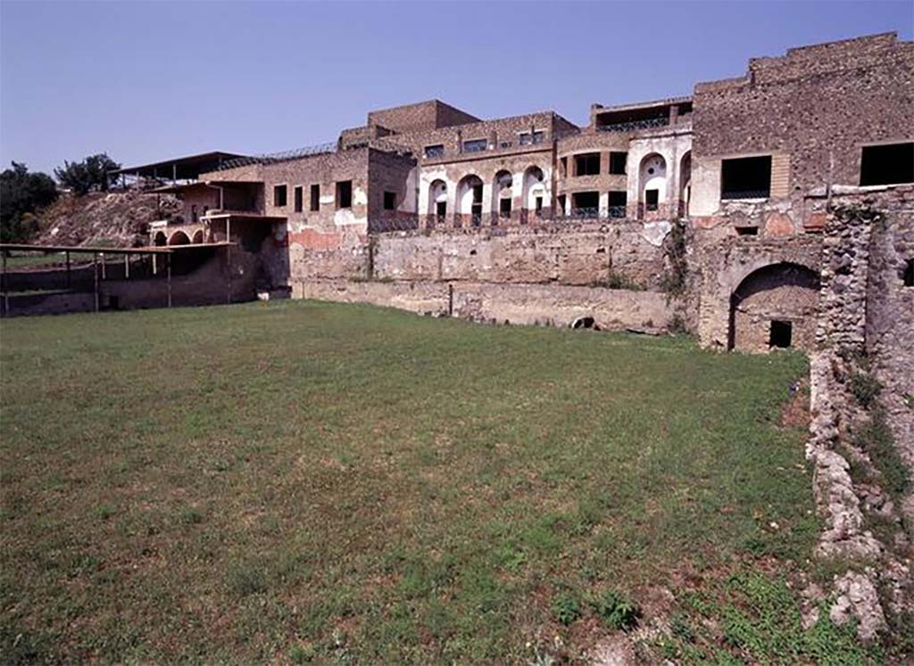 Porta Occidentalis and the Sanctuary outside the walls. 2014. 
Coordinated by archaeologist Mario Grimaldi and Umberto Pappalardo, director of the "International Centre for Pompeian Studies Amedeo Maiuri" of Suor Orsola, researchers at The University Of Suor Orsola Benincasa discovered the existence of an extra-urban sanctuary located near the existing vicus publicus, outside the area of the pomerium, and connected to the western section of the walls of the city and the presence of a Porta Occidentalis (posterula) of access to the city, on an axis with via di Nola and Porta di Nola inside a contemporarily chronological arch ascribable to between III and II century BC.

La Porta Occidentalis e il Santuario fuori le mura. 2014.
Coordinati dall’archeologo Mario Grimaldi e da Umberto Pappalardo, direttore del “Centro Internazionale per gli Studi Pompeiani Amedeo Maiuri” del Suor Orsola, i ricercatori dell’Università Suor Orsola Benincasa hanno scoperto l’esistenza di un santuario extraurbano ubicabile in prossimità del vicus pubblicus esistente, fuori dall’area del pomerium, e collegato al tratto occidentale delle mura urbiche della città e la presenza di una Porta Occidentalis (posterula) di accesso alla città, in asse con via di Nola e Porta di Nola all’interno di un arco cronologico coevo ascrivibile tra III e II secolo a.C.

https://www.identitainsorgenti.com/verso-il-4-maggio-due-nuove-scoperte-nel-sito-la-porta-occidentalis-e-il-santuario-fuori-le-mura/
