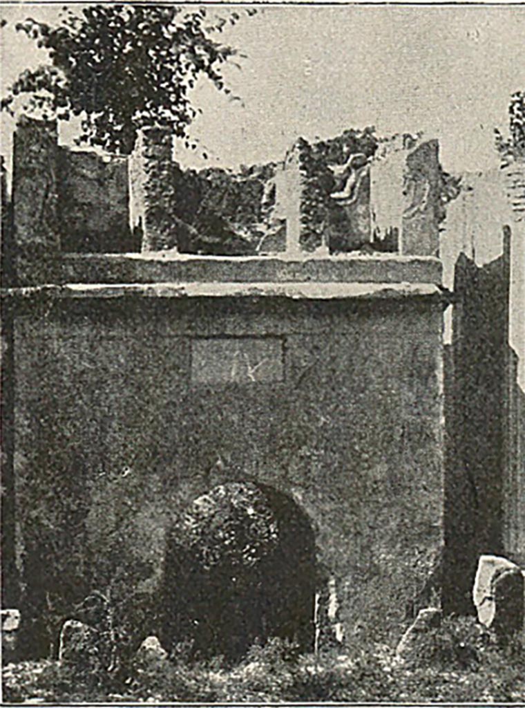 FP5 Pompeii. Detail from late 19th century photo.
According to Mau, the structure is shallow, the vaulted opening low. 
On the top of the arch were three niches, in which stood three travertine statues.
Two of these statues, both of women, have been preserved, and are of indifferent workmanship. 
See Mau, A., 1907, translated by Kelsey F. W. Pompeii: Its Life and Art. New York: Macmillan. (p. 432).
