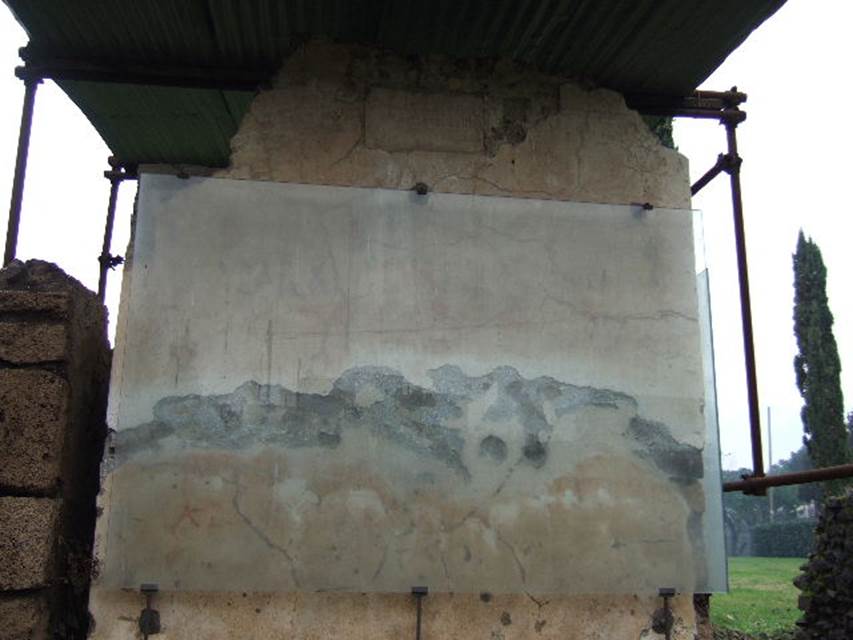 FPND Pompeii. December 2005. South wall with plaque.