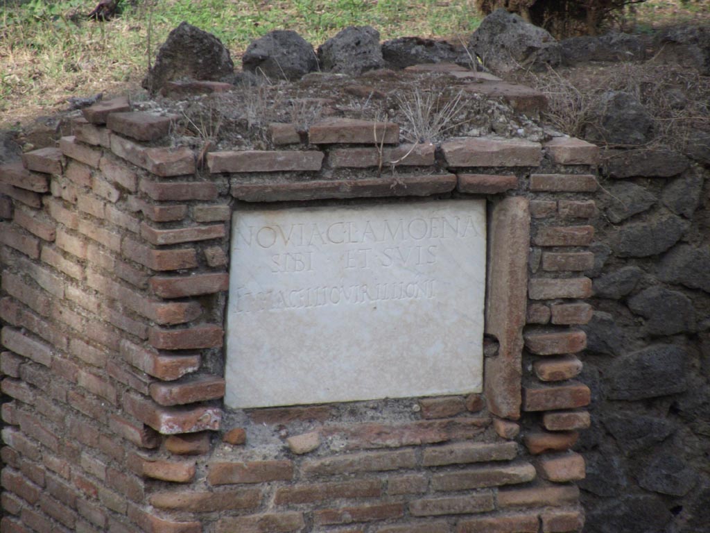 FPNE Pompeii. August 2011. South side of altar made of brick tiles. 
The marble plaque is bordered on two sides by tils cut to form a cornice or frame. Photo courtesy of Peter Gurney.
