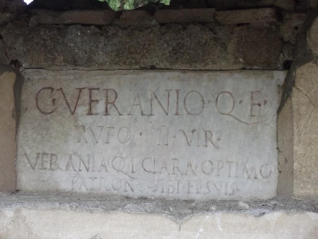 FPNF Pompeii. August 2011. Marble plaque on south side to C. Veranius Rufus and Verania Clara. Photo courtesy of Peter Gurney.