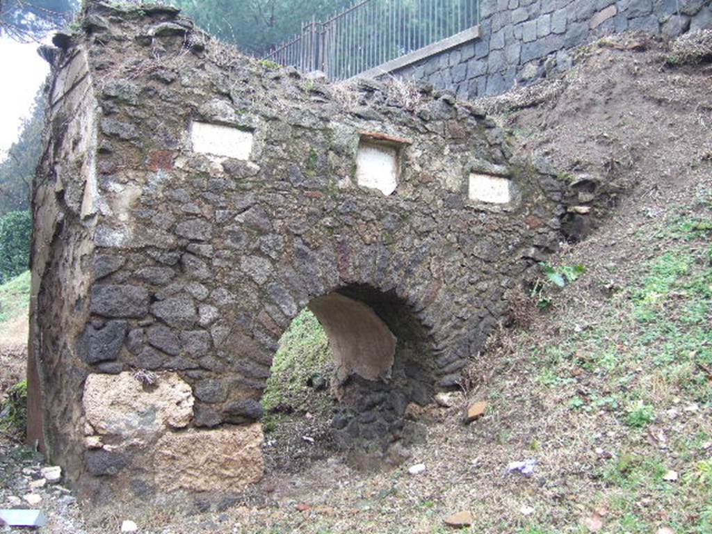 FPNI Pompeii. December 2005. Looking north towards south side, partly reburied.