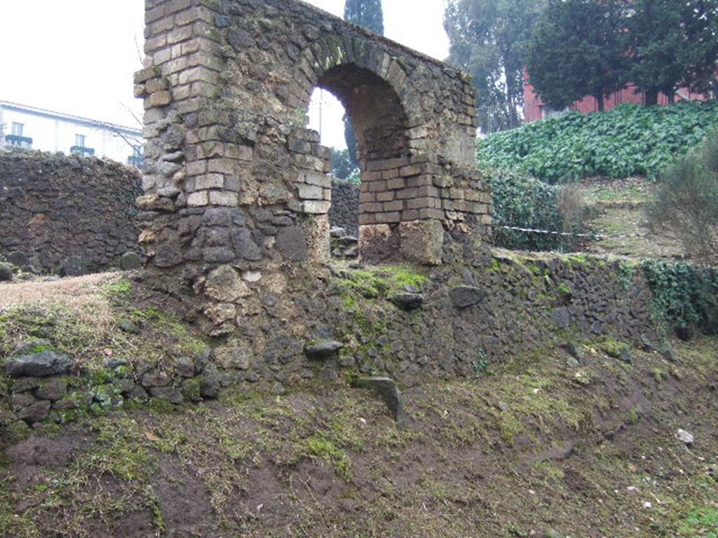 FPSD Pompeii. December 2005. Looking south-west past FPSE to remains of lava block steps. 
The tomb area was accessible from the front by a short set of lava block steps of which only one remained.