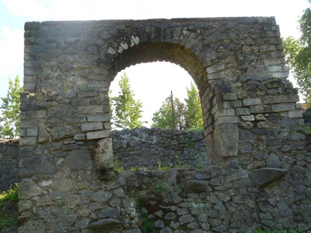 FPSE Pompeii. May 2011. North side of tomb with arched front. Photo courtesy of Michael Binns.