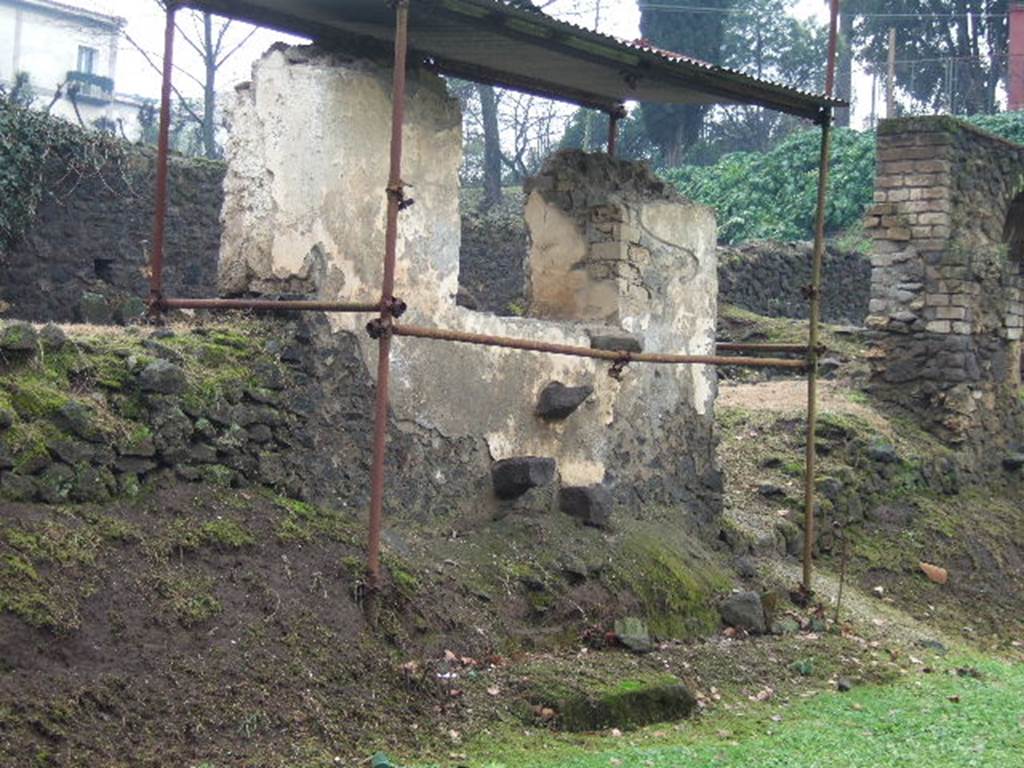 FPSF Pompeii. December 2005. North side of tomb area between two tall monuments..