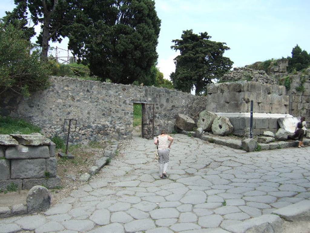 Via Pomeriale leading to HGE2, with HGE3 on left and HGE1 on right. May 2006. Looking north-east.