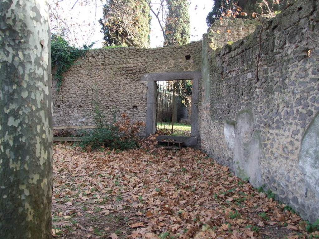 HGE07A Pompeii. December 2006. Entrance doorway in south-west corner of HGE12 garden.